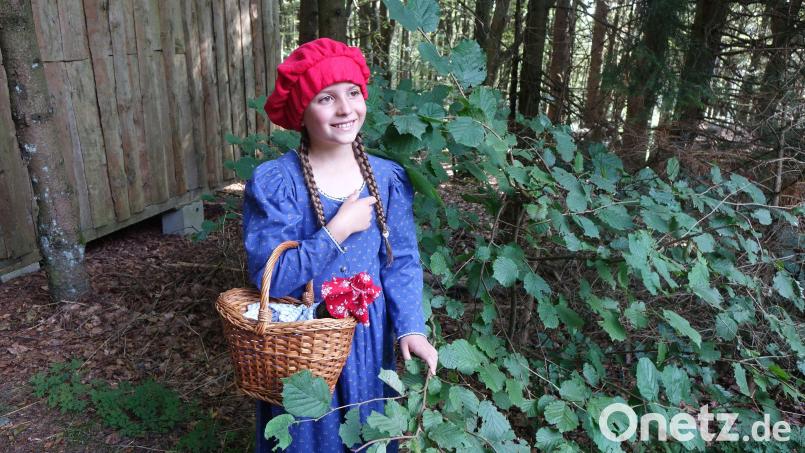 In Deutsch und Tschechisch wird das Märchen &quot;Rotkäppchen&quot; am Eulenberg aufgeführt. Bild: Centrum Bavaria Bohemia (CeBB)/exb