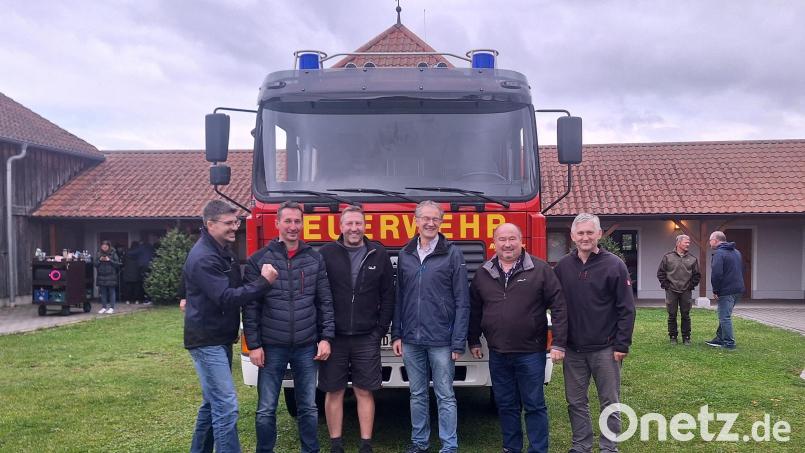 In Wölsendorf herrscht Freude über das Feuerwehrauto. 	Bild: Peter Schießl/exb Bild: Peter Schießl/exb