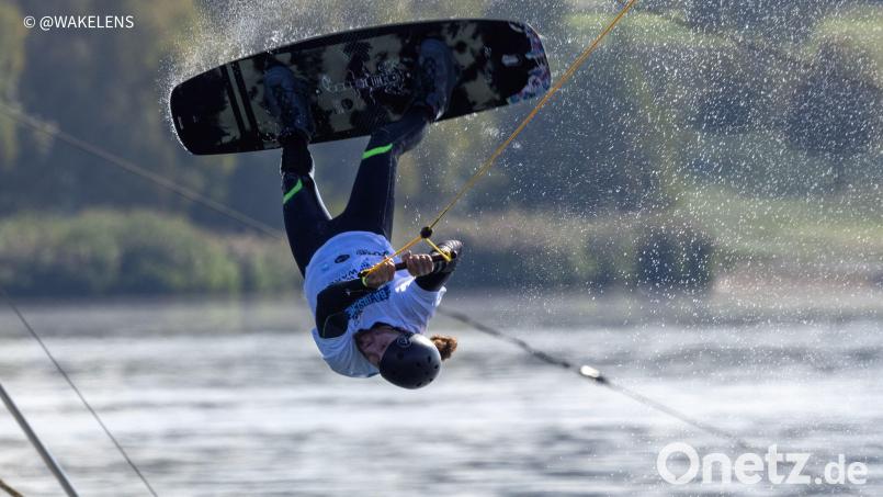 Rasante Sprünge und Aktionen gab es bei der bayerischen Meisterschaft im Cable Wakeboarden zu bestaunen. Bild: Sven Bertram