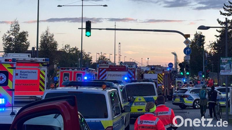 Zur Unfallursache machte die Polizei zunächst keine Angaben. Bild: vifogra/dpa