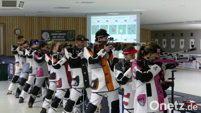 Die Kastler Sportschützen (im Vordergrund Jasmin Kitzbichler) wollen möglichst erfolgreich in die neue Saison starten. Bild: rwo