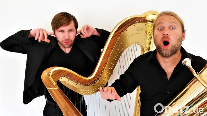&quot;Besser ohne Worte&quot;: Andreas Mildner (links) und Andreas Martin Hofmeir (rechts) lassen beim 4. Burgklassikfestival in Vilseck lieber Harfe und Tuba singen. Bild: Nora von Marschall/exb