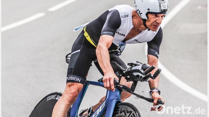 Lothar Richthammer auf seinem Cube-Triathlon-Rad beim Ironman 70.3. in Zell am See. Bild: Sportfotograf.de/Richthammer