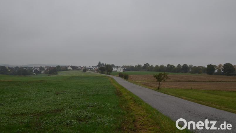 Beidseits des verlängerten Armesbergweges erstreckt sich angrenzend an die vorhandene Bebauung das neue Baugebiet Lohäcker-Erweiterung. Bild: ak