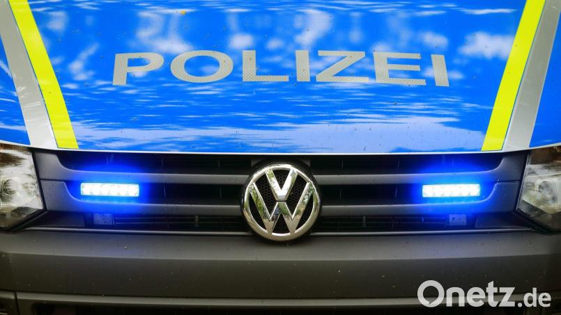 Zu einem größeren Polizeieinsatz kam es am Sonntag in Rothenstadt. Symbolbild: Jens Wolf/dpa