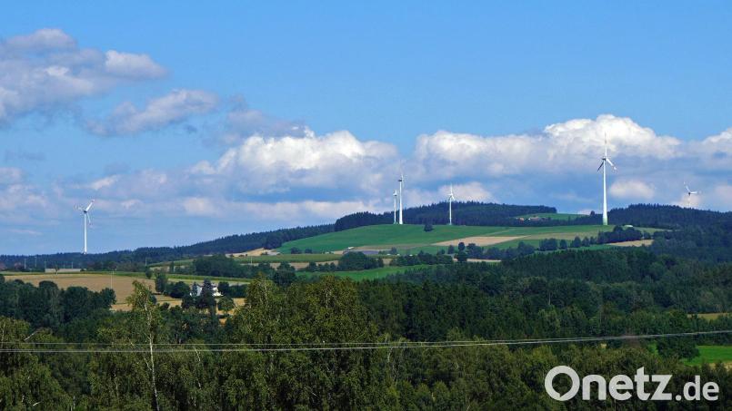 Bei Bärnau stehen schon acht Windräder. Vier weitere Anlagen sollen noch hinzukommen, allerdings gibt es Widerstand aus Tschechien Archivbild: eg