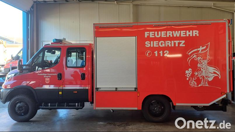 Die Feuerwehr Siegritz hat endlich ein eigenes Einsatzfahrzeug. Bild: Bernhard Schmidt/exb