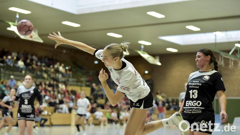 Mia Eichenmüller (Mitte)und ihre Teamkolleginnen vom HC Sulzbach fahren am Samstag Richtung Würzburg. Bild: Hubert Ziegler