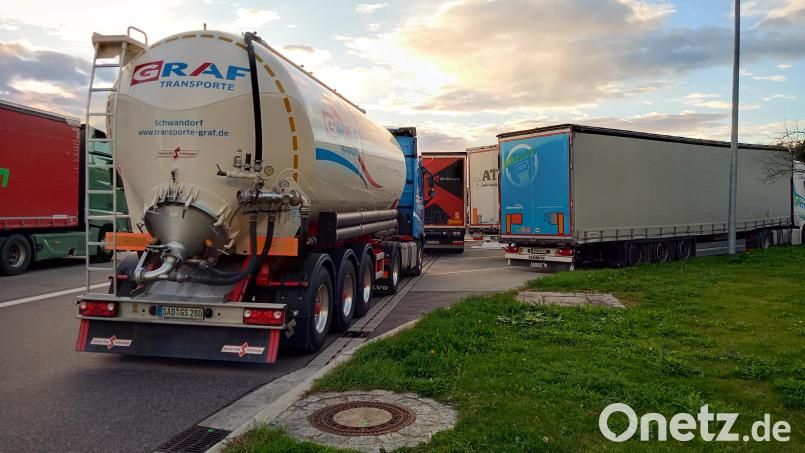 Bereits um 18 Uhr ist die Parksituation auf den Autobahnen in der Oberpfalz angespannt. Bild: Richard Graf