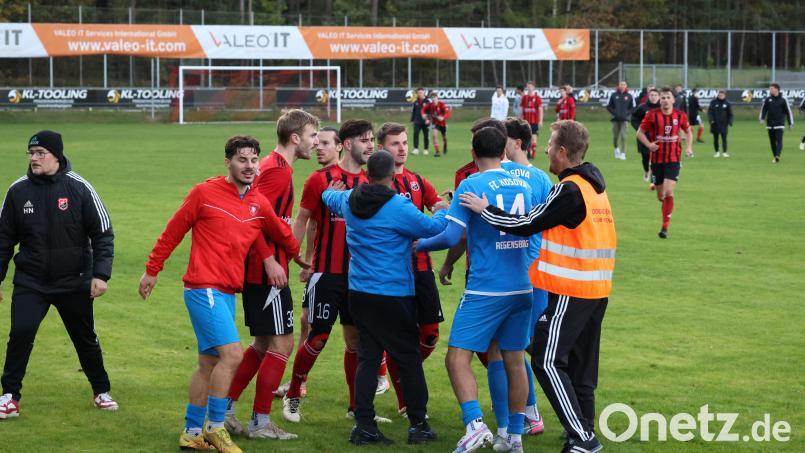 Nach Spielende kam es bei der Partie zwischen dem SC Luhe-Wildenau und Kosova Regensburg zu Auseinandersetzungen. Ein Spieler der Gästemannschaft griff zwei Zuschauer an. Bild: Dieter Jäschke