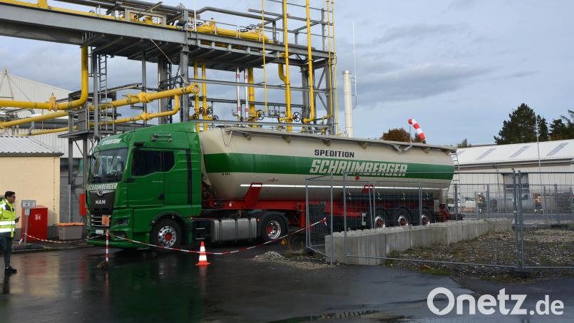 Angenommen wurde ein Leck an einem Tankfahrzeug. Bild: jr