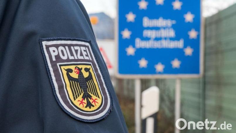 Polizisten haben im Landkreis Cham Migranten aufgegriffen. Symbolbild: Bundespolizei