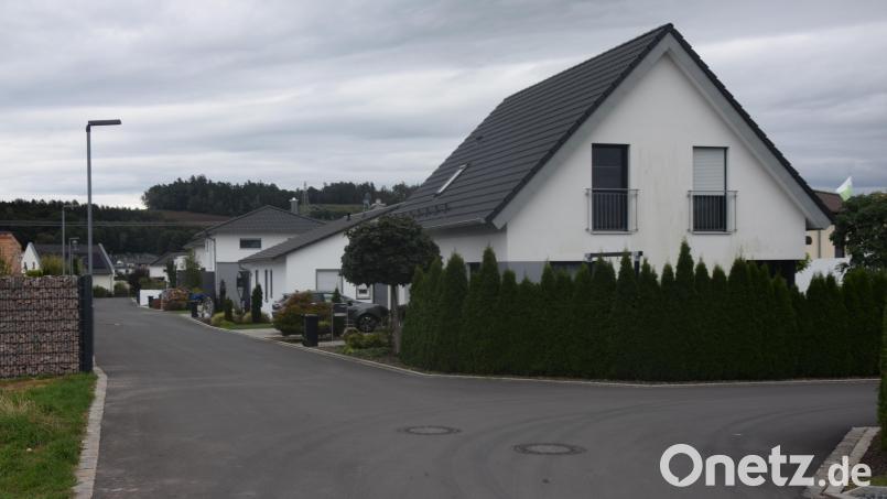 Die Hausbesitzer in der Gemeinde Theisseil brauchen sich keine Sorgen machen, dass die Gemeinde die Grundsteuerreform zur Bereicherung nutzt, sagt Bürgermeister Johannes Kett in der Gemeinderatssitzung. Bild: fz