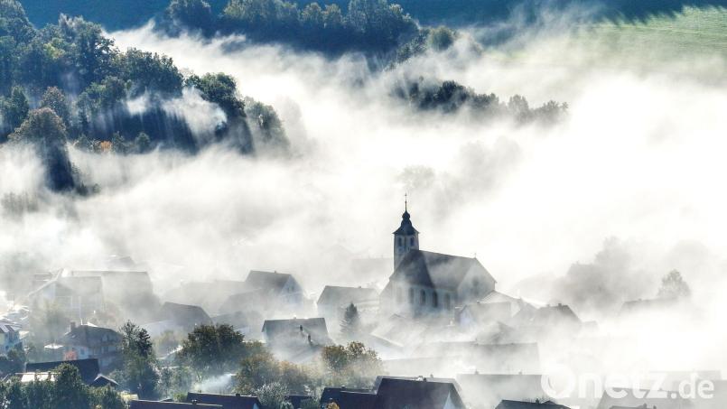 Wutschdorf im Morgennebel. Bild: dmra