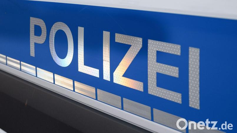 Die Polizei fahndet nach bislang unbekannten Obstdieben. (Symbolbild) Bild: Daniel Vogl/dpa