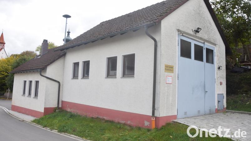 Das Feuerwehrhaus der Feuerwehr Edeldorf in Wilchenreuth dürfte durch das Raster fallen Für einen Neubau gibt es offenbar kein Standort und zudem sei der Standort zu weit von den eigentlichen Einsatzkräften aus Edeldorf und Theisseil entfernt. Drei Gemeinderäte sind dagegen. Bild: fz