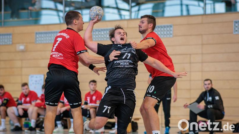 HSG-Akteur Sebastian Mensch (Mitte/Szene aus dem Spiel gegen Oberviechtach) hat sich beim Spiel in Herzogenaurach schwerer verletzt. Bild: gud