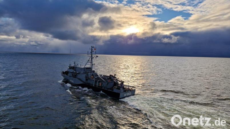 Auf der Suche nach potenziell tödlichen Seeminen: Bis zu zwei Wochen ist das Minenjagdboot &quot;Sulzbach-Rosenberg&quot; auf See durchhaltefähig. Dann muss es für die Versorgung zurück in den Hafen – vor allem, weil frische Lebensmittel und der Diesel ausgehen. Bild: Hauptbootsmann Stephan Pagels