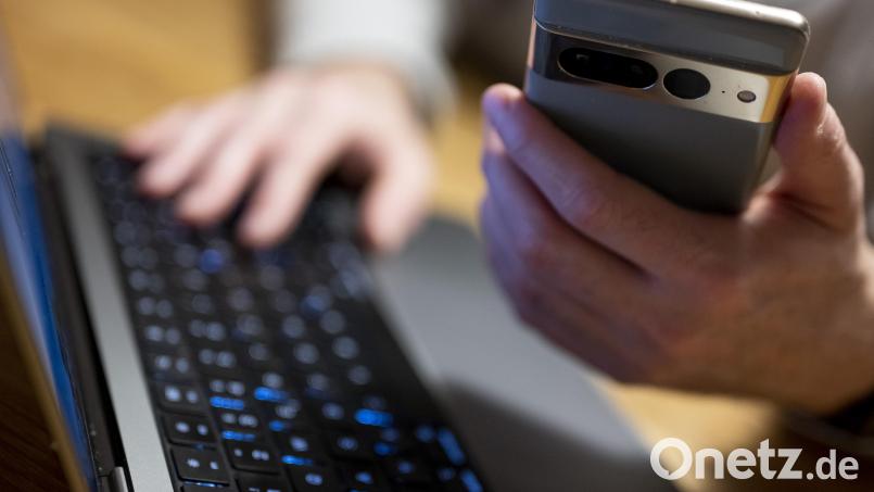 Auf gut gefüllte Anlagekonten gibt es plötzlich keinen Zugriff mehr: Die Polizei in Schwandorf geht davon aus, dass Betrüger am Werk waren. Symbolbild: Monika Skolimowska