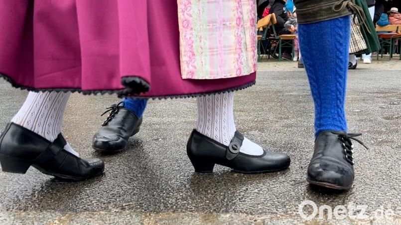 Traditionelle Volkstänze können Interessierte jetzt in einem Tanzkurs im Kultur-Schloss Theuern lernen. Im kommenden Frühjahr gibt es zudem einen Workshop für angehende Kirwatanzlehrer. Archivbild: Heike Unger