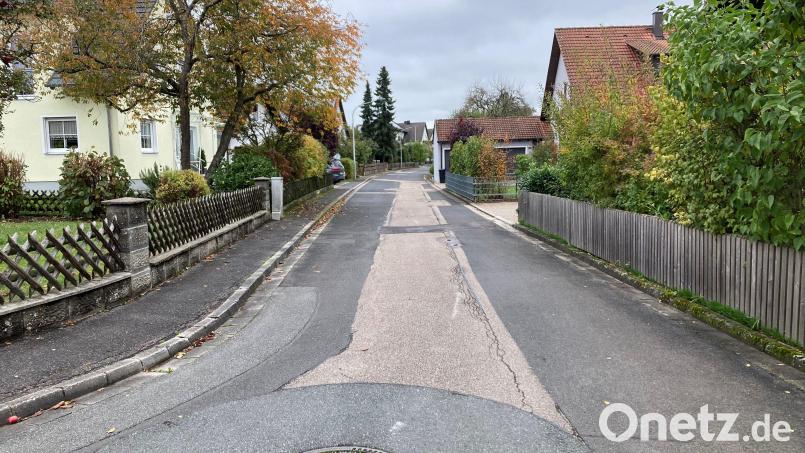 Die Neugestaltung der Straße Hohe Leite in Ursensollen ist für die Jahre 2025 und 2026 vorgesehen. Dafür sind jeweils 300.000 Euro eingeplant. Bild: Sascha Rößler/exb