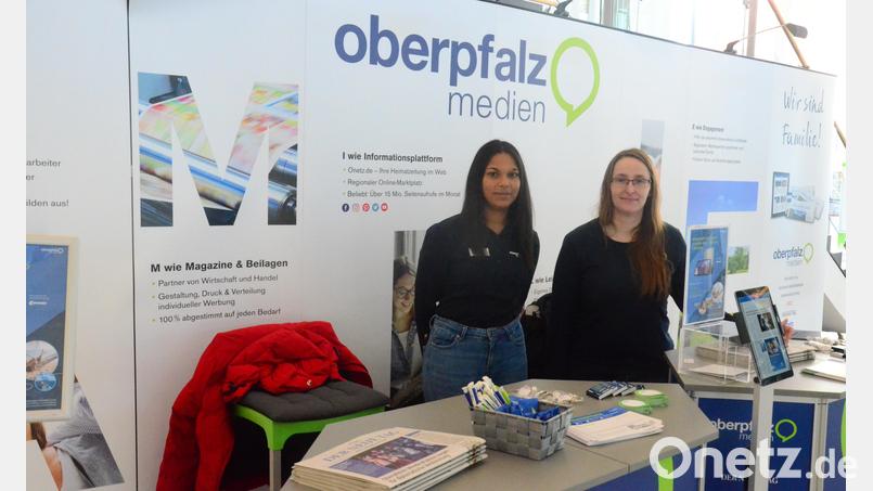 Oberpfalz-Medien mit Infos und Gewinnspiel vor Ort. Bild: Kunz