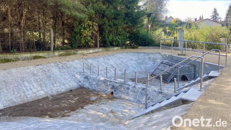 Dieses Einlaufbecken und der Hangwasserkanal, dessen Beginn hinten rechts im Becken zu erkennen ist, sollen den Wagrain vor Wassermassen schützen, die den Mariahilfberg hinunterströmen. Bild: zre