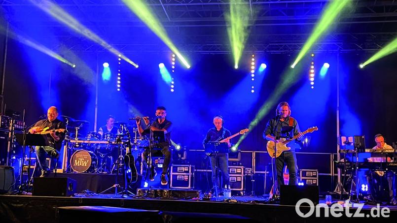 Die Tributband MTW kommt mit Songs von S.T.S. nach Zeitlarn. Bild: Konrad Jedelhauser