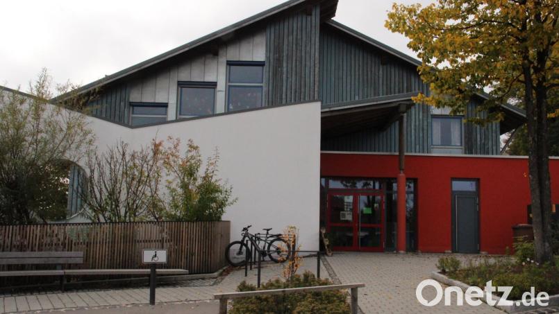Nachbessern bei der Darlegung der Personalkosten für 2023 muss der Caritas-Geschäftsführer, die der Hauptgrund für ein hohes Defizit sind. Zu tragen hat dieses die Marktgemeinde Parkstein. Bild: prh