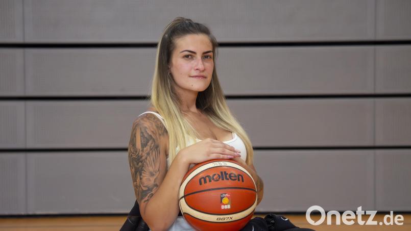 Chiara Fröhlich spielt inzwischen seit 12 Jahren Rollstuhlbasketball beim BVS Weiden. Bild: Rebecca Zweigle