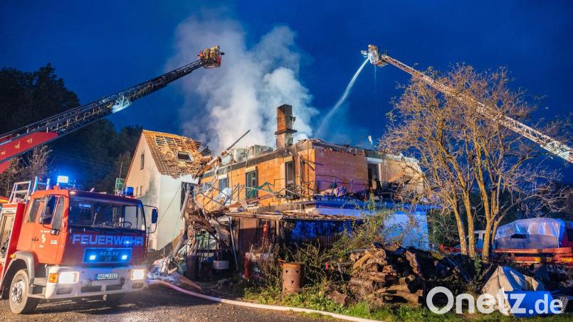 Das Dach eines explodierten Hauses ist so gut wie weg. (Archivbild) Bild: News5 / Ferdinand Merzbach/NEWS5/dpa