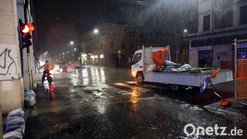 In Italien sind nach heftigem Regen viele Straßen überschwemmt (Foto aktuell). Bild: Michele Nucci/LaPresse via ZUMA Press/dpa