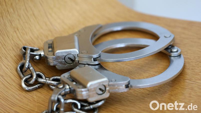 Die Vorwürfe gegen ein Elternpaar haben in Amberg immerhin für einen Haftbefehl gereicht. Noch wird aber ermittelt. Symbolbild: Bernd Wüstneck /dpa