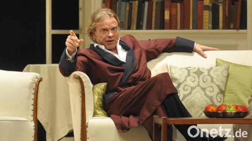 Volker Lechtenbrink am 3. Februar 2010 mit dem Stück &quot;Geisterkomödie&quot; auf der &quot;Kleinen Bühne&quot; in der Max-Reger-Halle. Die &quot;Kleine Bühne&quot; und die &quot;Kulturbühne&quot; holten zahlreiche bekannte Schauspieler nach Weiden. Archivbild: Kunz