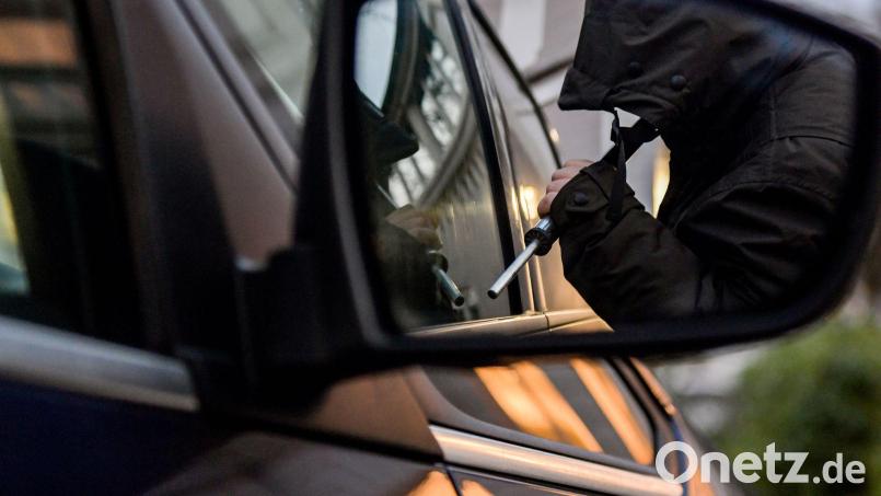 In Waldsassen haben Autodiebe drei Fahrzeuge im Wert von circa 70.000 Euro gestohlen. Symbolbild: Axel Heimken/dpa