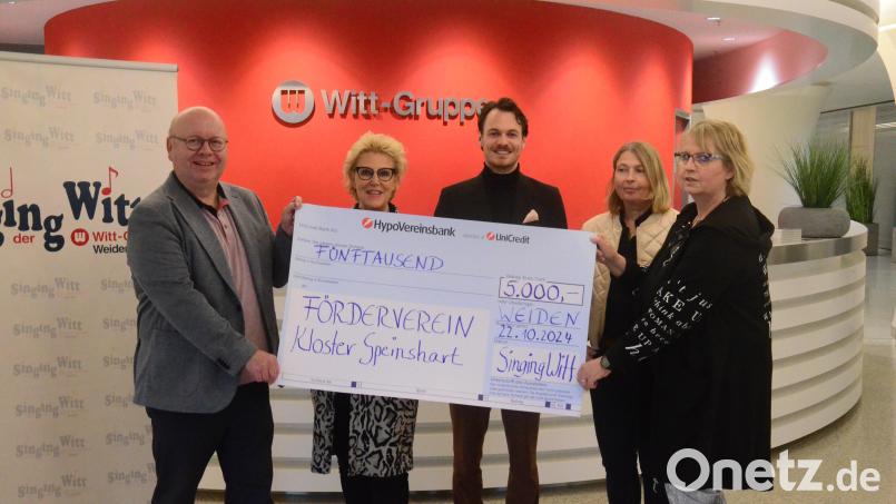 &quot;Singing Witt&quot; spendet 5000 Euro an den Förderverein der internationalen Begegnungsstätte Kloster Speinshart. Bild: Kunz