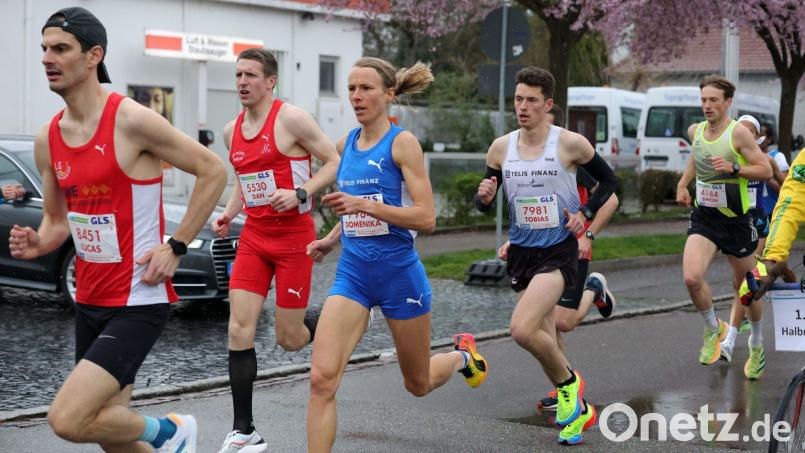 Domenika Mayer (blaues Trikot, hier beim Marathon in Wien) geht am Sonntag in Regensburg an den Start. Archivbild: Kiefner