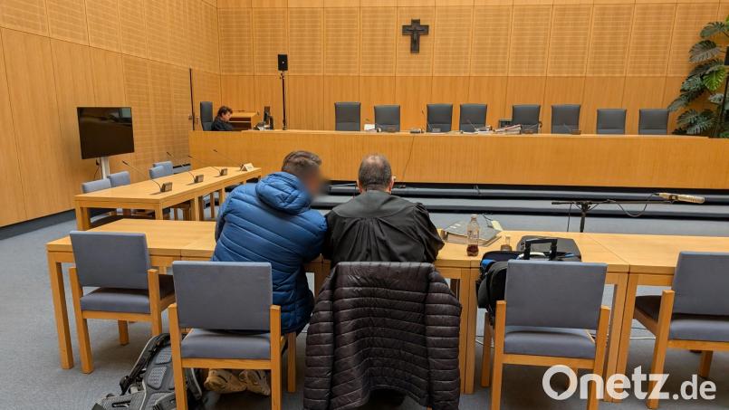 Der angeklagte 43-Jährige (links) mit seinem Verteidiger Urs Kobler aus Hannover. Bild: Wolfgang Würth