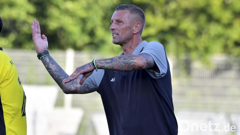 Trainer Andreas Scheler und der FC Amberg spielen in &quot;einer verrückten Liga&quot;. Der Aufsteiger hat trotz des ewigen Auf und Ab gute Chancen auf den Klassenerhalt. Archivbild: Hubert Ziegler