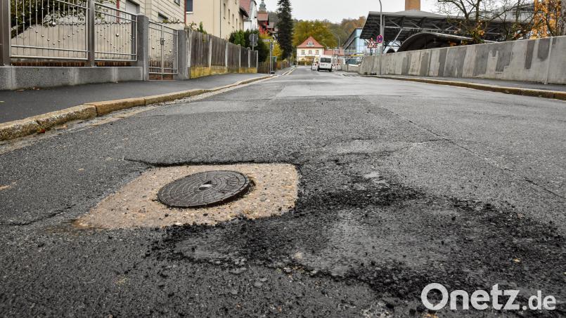 Das Loch in der Wiltmaisterstraße in Amberg konnte schnell wieder geschlossen werden. Bild: Stephan Huber