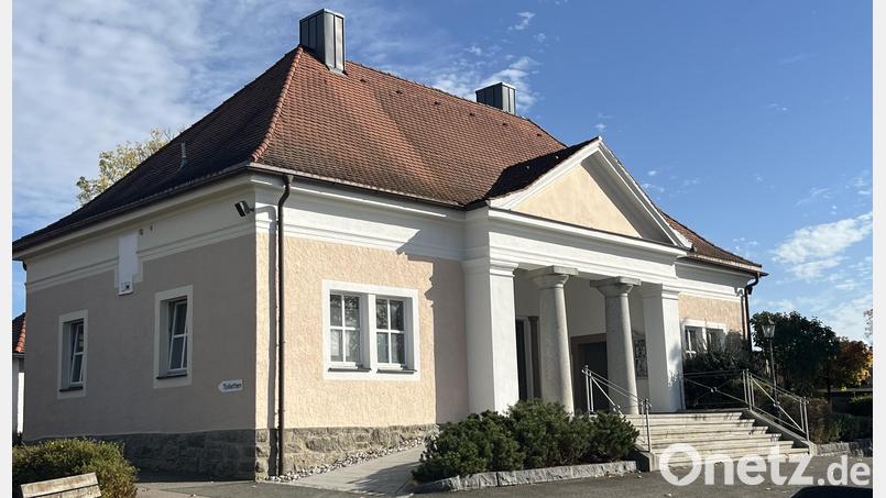 Die Sanierung und Erweiterung der Aussegnungshalle auf dem Neunburger Friedhof liegt mangels Geldmittel bis auf Weiteres auf Eis. Bild: sns
