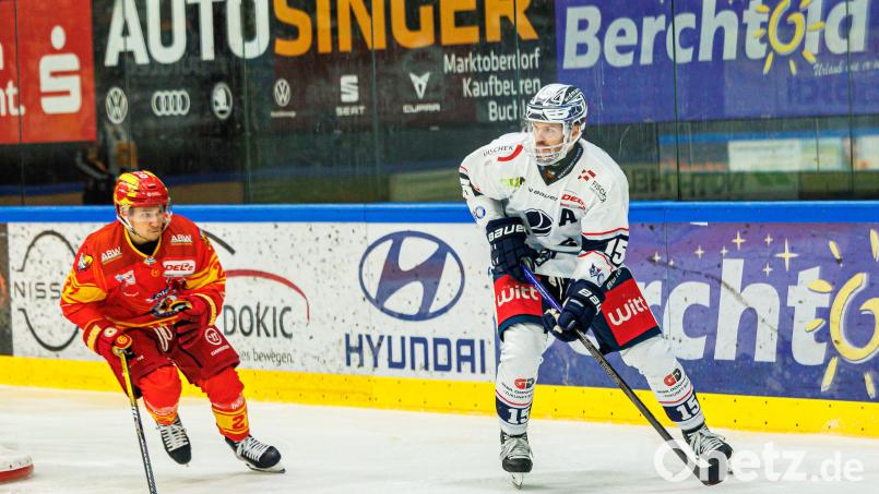 Fabian Voit (rechts) ist zuversichtlich, dass die Blue Devils Weiden auch bei den formstarken Starbulls Rosenheim etwas holen können. Bild: Werner Moller