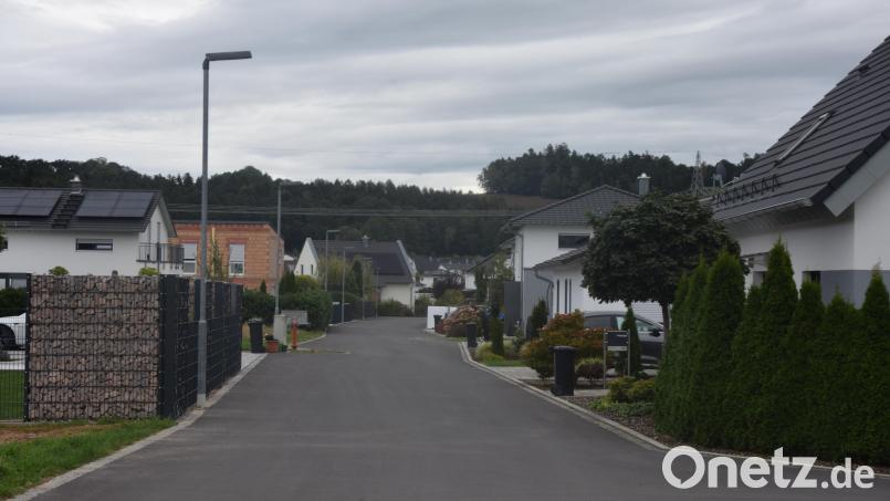 Die Grundsteuer wird ab 2025 neu berechnet. Hier in der Siedlung ist die Bebauung dicht. Doch es gibt 80 unbebaute Grundstücke und diese sind eine Unbekannte bei der Festlegung des neuen Grundsteuersatzes. Bild: fz