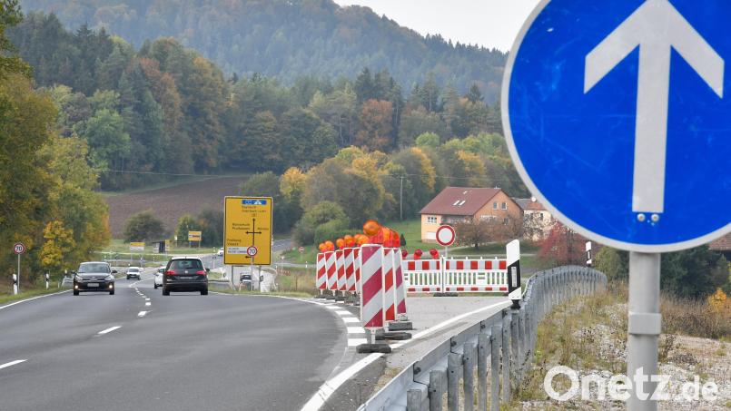 Bei der neugebauten Mönlas-Brücke ist eine Anschlussrampe noch immer nicht freigegeben. Bild: Petra Hartl