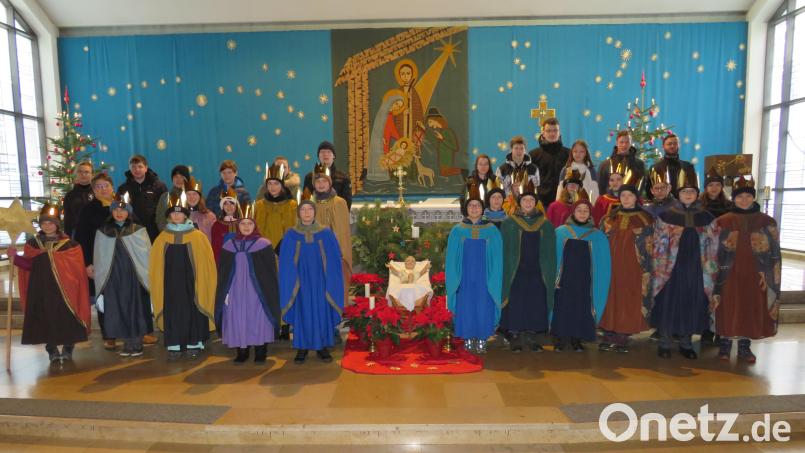 Sieben Gruppen der Ministraten besuchten als Sternsinger die Menschen in der Gemeinde Altenstadt/WN. Bild: adj