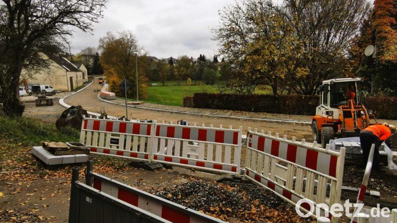 Die Straßenbauarbeiten gehen zügig voran. Ab 31. Oktober ist die gesamte Brennerstraße einschließlich der Einmündungen wegen Abfräs- und Asphaltierungsarbeiten für den Verkehr gesperrt. Auch Parken ist in diesem Bereich nicht erlaubt. Bild: gz