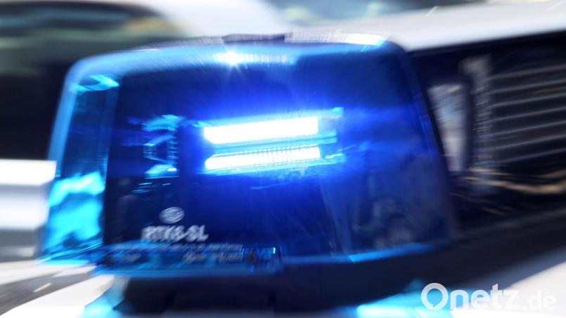 Ein 54-Jähriger soll im Schwimmbad in Burglengenfeld zwei Mädchen unsittlich berührt haben. Die Polizei ermittelt und sucht nach Zeugen. Symbolbild: Stephan Jansen