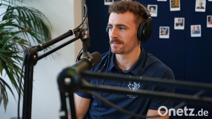 Fabian Ribnitzky war mit seinem Namensvetter Fabian Voit zu Gast in der neuen Folge des Blue-Devils-Podcasts &quot;Powerplay&quot;. Bild: Laura Fröhler