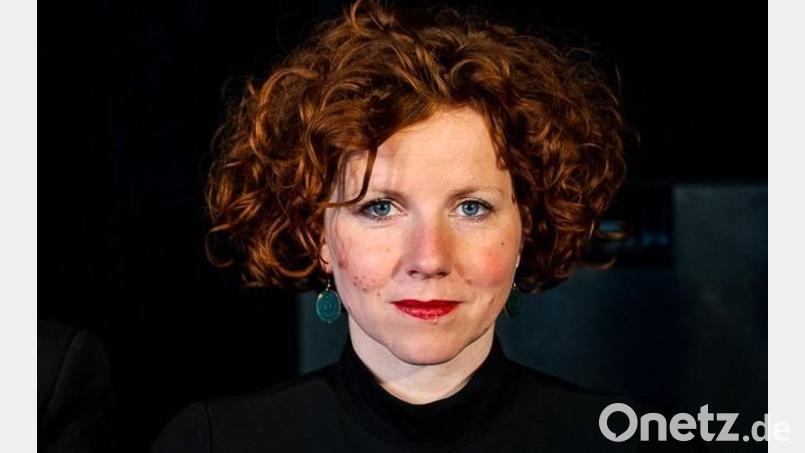 Julia Boegershausen singt und spricht an diesem Abend. Bild: Julia Boegershausen/julia-boe.de