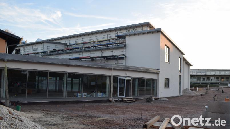 Im Innenbereich der Mehrfachsporthalle gegen die Arbeiten dem Ende entgegen. Als nächstes sind die Außenanlagen an der Reihe. Bis Ende Januar soll alles abgeschlossen sein. Bild: bnr